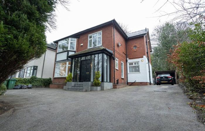 Spacious House With Parking Near Heaton Park