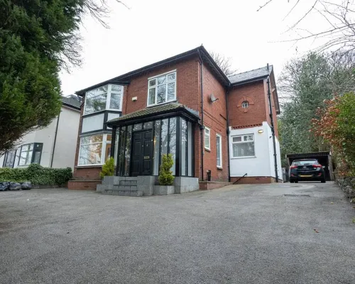 Spacious House With Parking Near Heaton Park Hotels in Prestwich