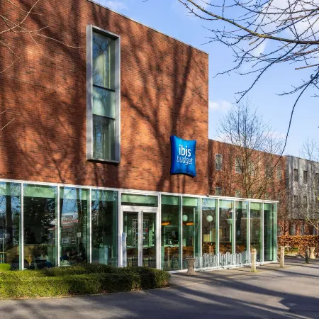 Ibis Budget Brussels South Ruisbroek Отели рядом с достопримечательностью «Станция метро het rad»