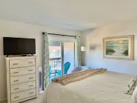 Walk to Beach - Updated Amelia Island Townhome Near Fort Clinch and Downtown