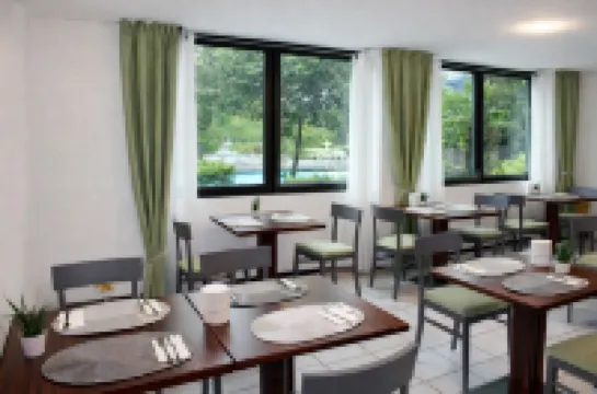 ホテル ネッシ ロカルノ