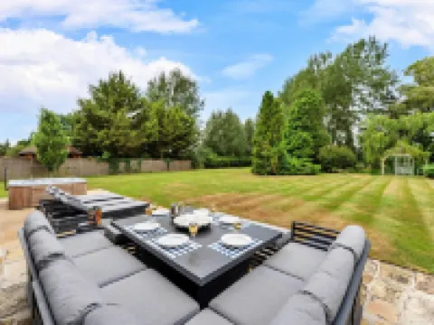 Pet-friendly Holiday Home With Scenic Views, No Deposit Hotels in Dacorum District