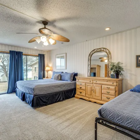 Rustic Lake Buchanan Hideaway w/ Game Room & Grill