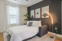 Chic and Stylish 2B near Legacy West - balcony