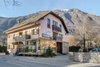 Apartments Skok with Rafting and Free Parking - parking