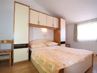 Apartments Mirjana V Hotels in Lopar