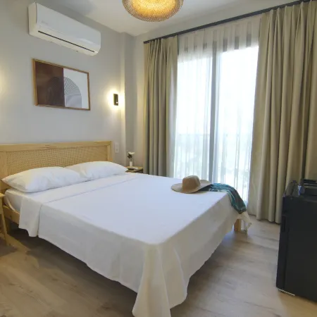 Loris Rooms