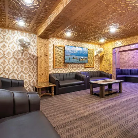 Hotel York (5 Mins Walk to Dal Lake)