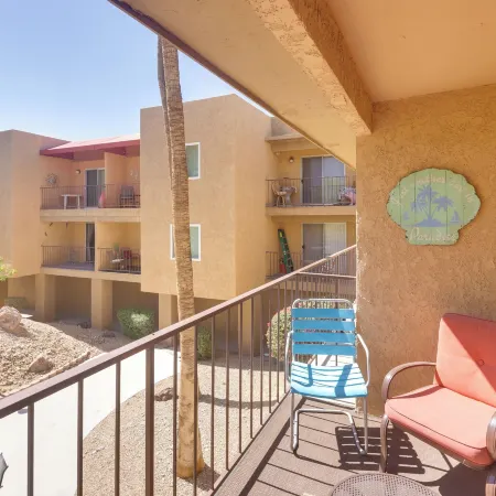 Lake Havasu Condo Walk to Lake, Dining and Shops!