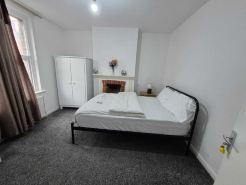 Private Room, Closer to Train Station