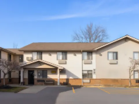 Super 8 by Wyndham Mentor/Cleveland Area Hotels in Lake County