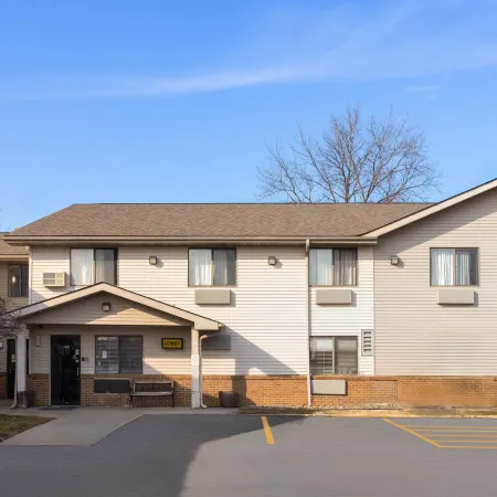 Super 8 by Wyndham Mentor/Cleveland Area