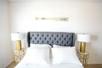 Waterfront w/ Heated Pool & FREE PKG