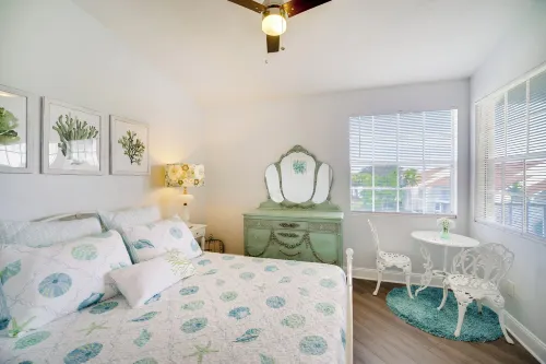 Walk to Canova Beach Park: Couple's Coastal Condo - balcony
