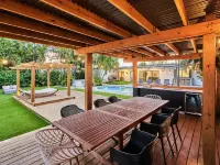 Villa Santorini Lakefront Private Deck Hotels in Ojus
