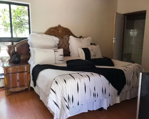 Charming B&B Room with Private Entrance in East London Hotels in East london