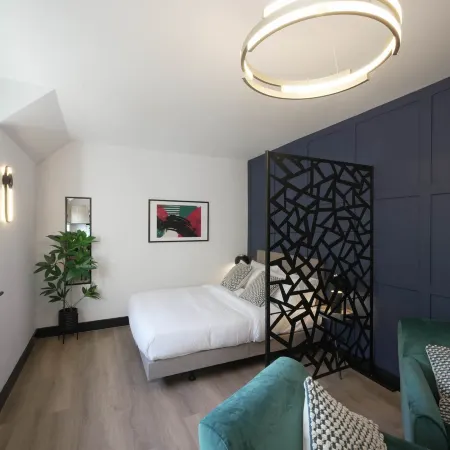 The Sixty 19 Stylish Studios and Apt.