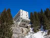 Stylish Alpine Base With Workspace