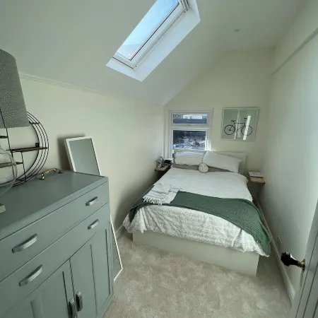 Spacious House in Guildford Отели рядом со станцией Гилдфорд