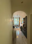 Modern Luxury Flat - Steps to Station - Homestays