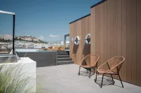 THE EDGE Luxurious Penthouse Shared Gym - 2-Star