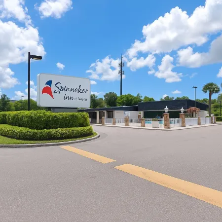 Spinnaker Inn of Naples