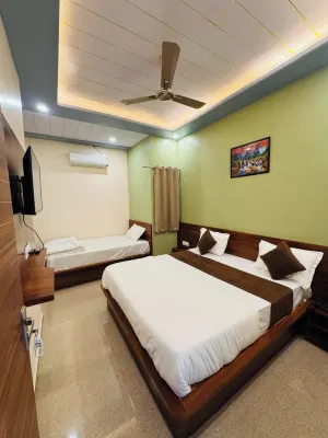 Hotel Shree Mangalam - Near Toran Dwar Khatu - Hot Tub