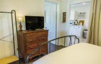 Dixie’s Cottage @ Muletown Farm• Fishing Pond • Fire Pit • Horse • Sunset Views