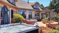 Timber & Rock Retreat by Avantstay Hot Tub + Outdoor Dining + Firepit Near Bell Rock Trails - 民宿