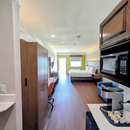 Holiday Inn Express & Suites GALVESTON WEST-SEAWALL by IHG