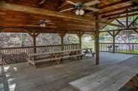 Location Hot Tub Privacy Fireplace Common Pool - 4-Star