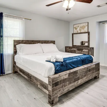 Spacious Home w/ Hot Tub, 14 Mi to Downtown Atl!