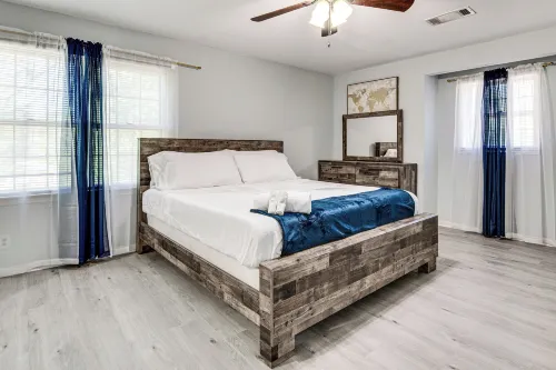 Spacious Home w/ Hot Tub, 14 Mi to Downtown Atl! - 3 estrellas