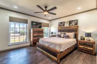 Texas Retreat on Ocean Drive Sleeps 19 with Hot Tub & Game Room - Spa
