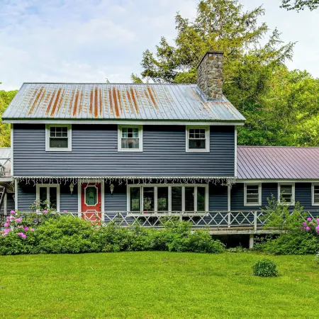3 Mi to Mount Snow: Spacious West Dover Home