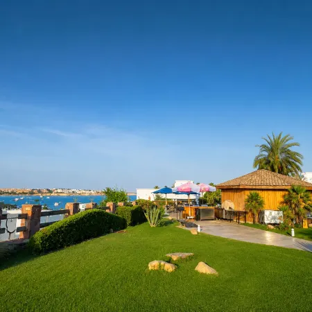 Naama Bay Hotel & Resort Отели рядом с достопримечательностью «Торговый центр Genena City»