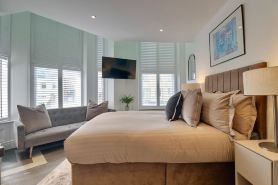QE2 Loft Apartments