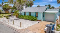 Walk to Sand in 2 Mins Beach Home w Patio Grill - Bungalows