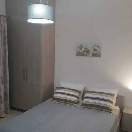 Fotaki's Home - Comfortable Newbuilt 2 Bedroom Home, 20 Meters from the Sea Отели рядом с достопримечательностью «Пляж Кардамена»