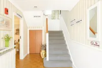 All Seasons Guest House Gatwick & Airport Parking - 2-Star