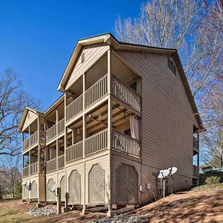Private Balcony & Pool Access: Lake Lure Studio!