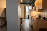 Downtown Edmonton Loft – Bright, Modern & Affordable - Lejligheder