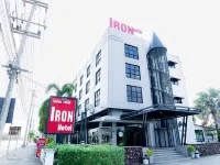 Iron Resort&Hotel Hotels near Wat Chulamani