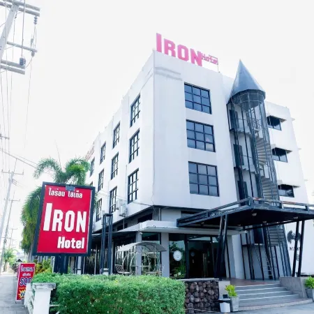 Iron Resort&Hotel Отели рядом с достопримечательностью «Ват Чуламани»