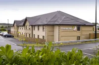 Premier Inn Dunfermline - parking