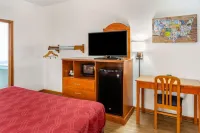 Econo Lodge Inn & Suites - Motels