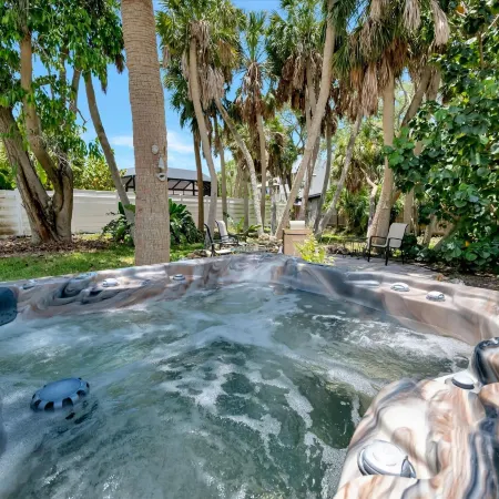 Coastal Home w Hot Tub Firepit and Music Lounge