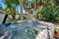 Coastal Home w Hot Tub Firepit and Music Lounge - Wi-Fi