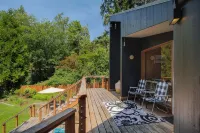 The Meadowlark - Midcentury Gem Minutes From Campus 3 Bedroom Home - 4 tähden