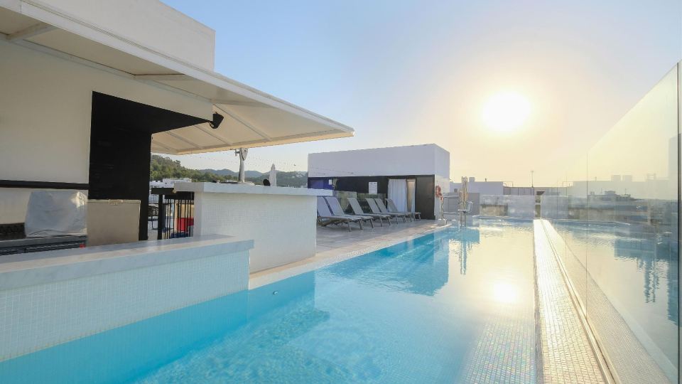 AzuLine Hotel M